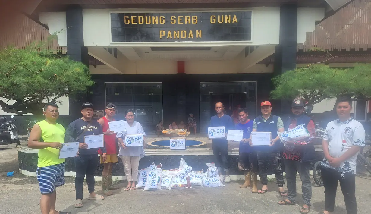 Bantuan juga disalurkan kepada warga di Sibolga, Pandan, dan Hutanabolon di Kabupaten Tapanuli Tengah guna meringankan beban masyarakat akibat banjir. Foto: BRI
