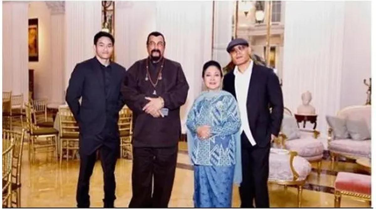 6 Potret Azka Corbuzier Bertemu Steven Seagal, Ngobrol Tentang Seni Bela Diri