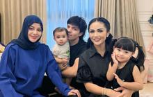 Potret Harmonis dan Keakraban Anak-Anak Selebriti dengan Para Kakek-Nenek Mereka yang Bikin Iri
