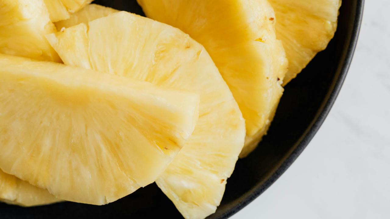 Berapa Kalori dan Nutrisi dari Buah Nanas? Kandungan Bromelain yang Meningkatkan Kesehatan Anda