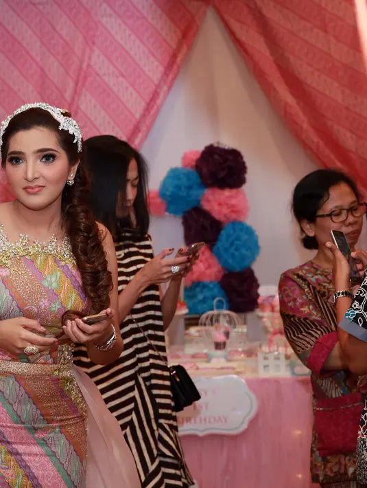 Ashanty sempat ingin menggelar pesta ulang tahun Arsy di rumah  Pasalnya dia tak ingin pesta yang digelarnya menuai cibiran. Namun mengingat kondisi cuaca dan lokasi yang cukup jauh, acara pun dibuat di tengah kota Jakarta. (Deki Prayoga/Bintang.com)