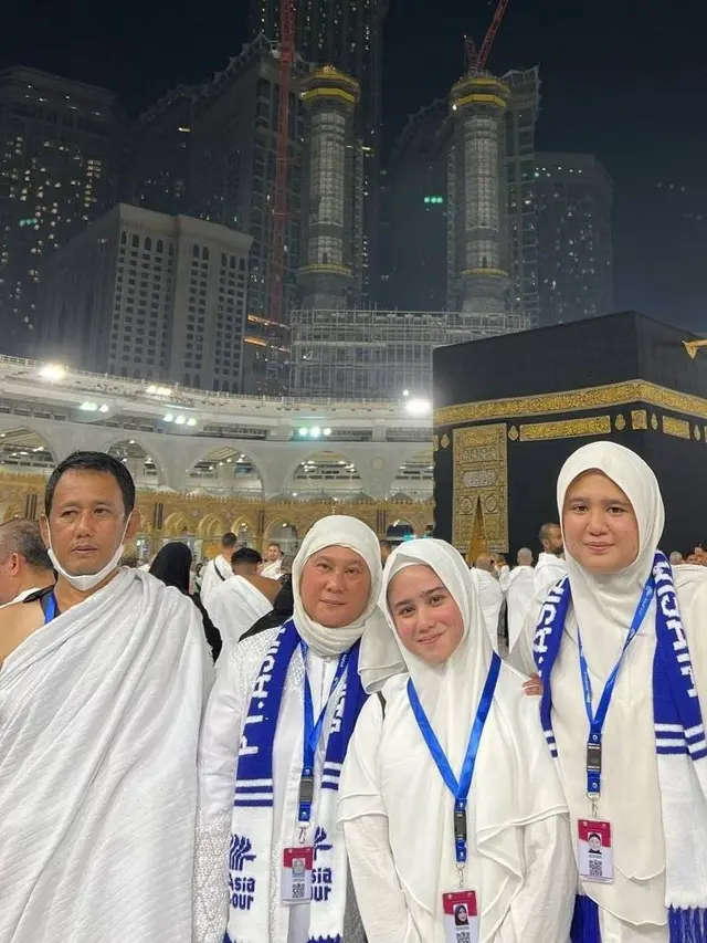 Tissa Biani dan keluarga