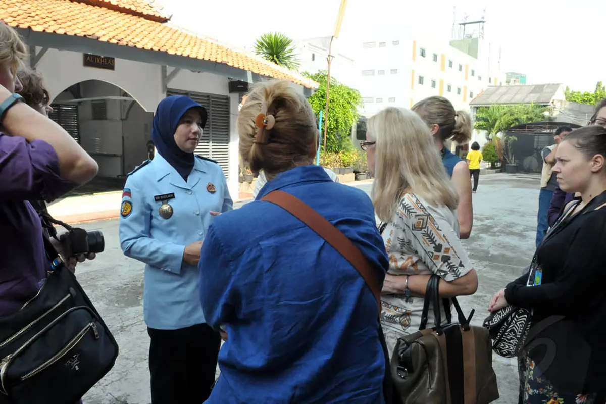 Gerombolan Bule Geruduk Rutan Pondok Bambu