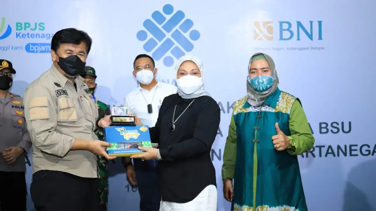 Menteri Ketenagakerjaan, Ida Fauziyah mendapat sambutan hangat berupa yel-yel selamat datang dari para pendamping desa