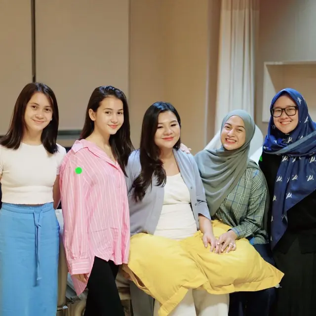 6 Potret Persalinan Anak Kedua Eriska Rein, Melahirkan Tepat di Hari Ultah