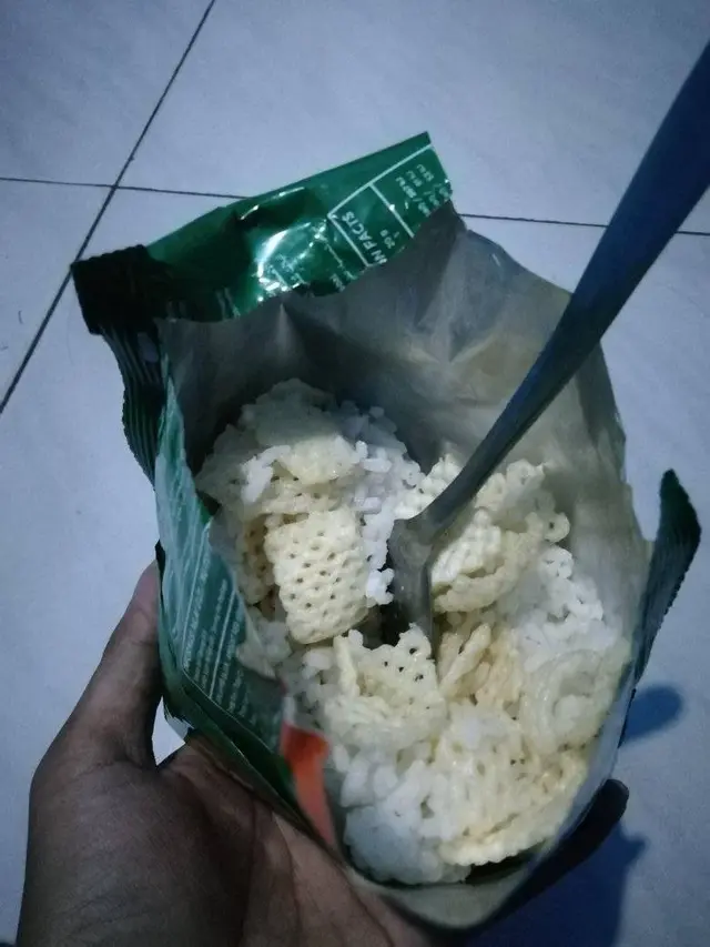 6 Potret Kreasi Makanan Absurd di Tanggal Tua, Kocak Banget