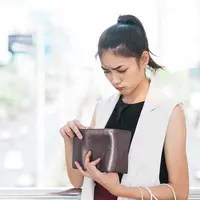 Ilustrasi perempuan kehabisan uang/copyright shutterstock.com/TnkImages