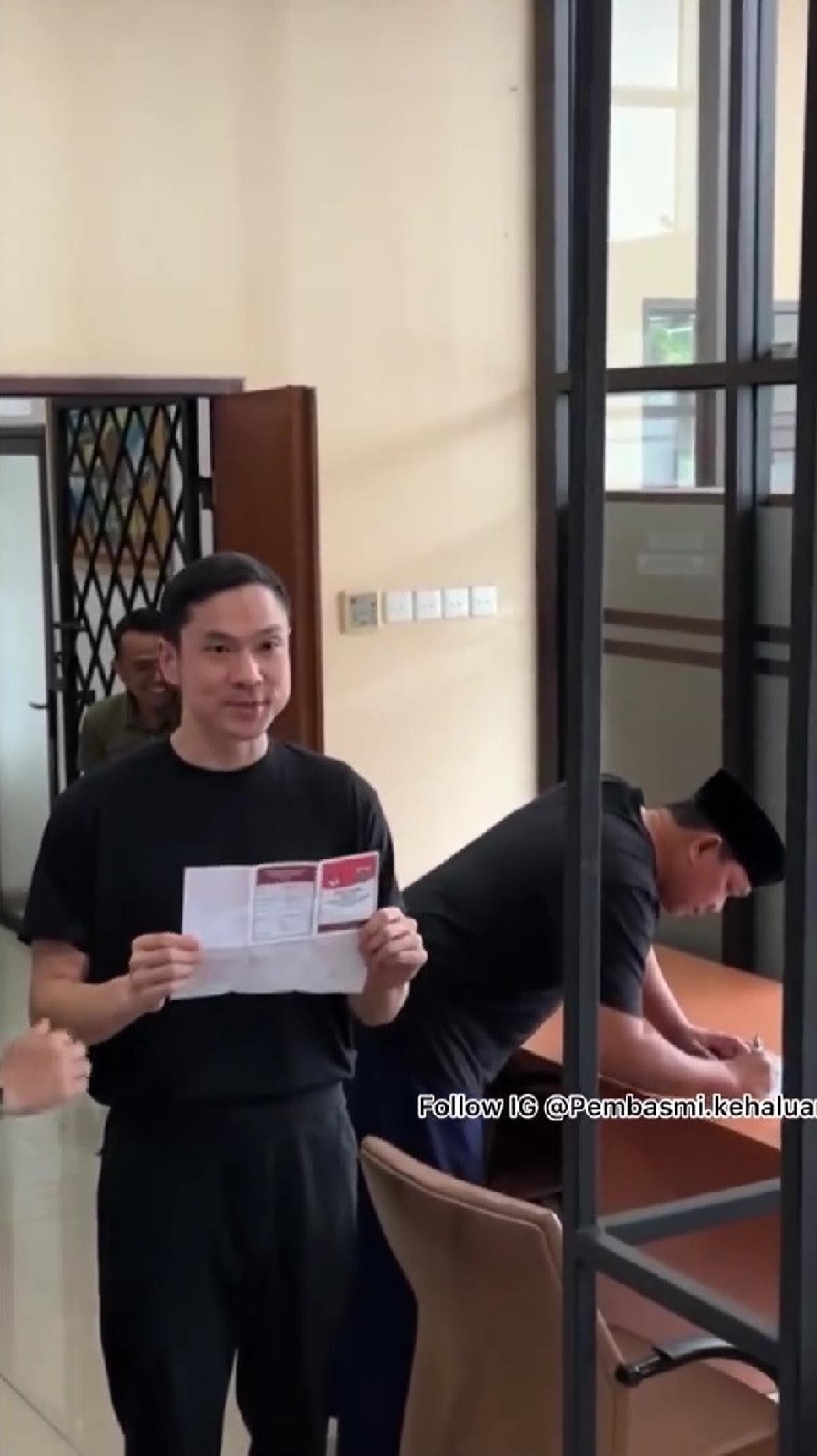 Momen Harvey Moeis Nyoblos Disorot, Disebut Makin Glowing Meski di Penjara