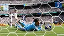 Pada laga kali ini, PSG tampil mendominasi dengan menaklukkan Real Madrid empat gol tanpa balas. (AP Photo/Seth Wenig)