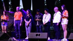 Selain Legenda Timnas Belanda Ron Vlaar acara tersebut juga dihadiri oleh Perwakilan KNVB, yakni Ilja Dijkstra, Dubes Belanda Lambert Grinch, Wasekjen PSSi Maike Ira Puspita, Sesmenpora Gunawan Suswantoro, dan Direktur Teknik Indra Sjafri. (Bola.com/Muhammad Aldiansyah)