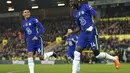 Bek Chelsea, Trevoh Chalobah berselebrasi usai mencetak gol ke gawang Norwich City pada pertandingan lanjutan Liga Inggris di Carrow Road, Norwich, Inggris, Jumat (11/3/2022). Chelsea menang atas Norwich City 3-1. (Joe Giddens/PA via AP)