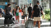 Rombongan operator wisata dan media pertama yang menumpang penerbangan langsung Jetstar dari Australia selama pandemi tiba di Bali, 16 Maret 2022. (dok. Biro Komunikasi Publik Kemenparekraf)