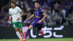 Takumu Kawamura sempat dipinjamkan ke Ehime FC yang bermain di kasta kedua, J2 League selama tiga musim pada 2019 hingga 2021. Ia cukup sukses bermain di J2 League, dengan total bermain 77 kali dengan torehan 15 gol dan 6 assist. (J.LEAGUE)