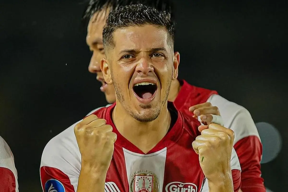 FOTO Alexis Messidoro, Persis Solo