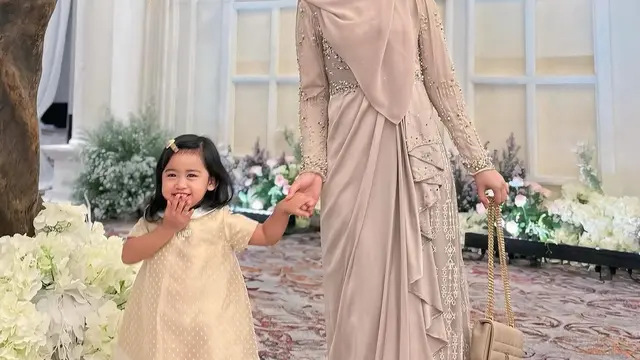 Potret Ria Ricis dinner romantis dengan Moana