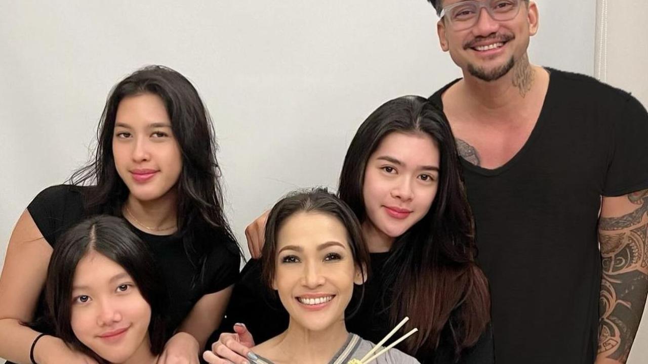 Mieke Amalia juga mendapat banyak doa dari rekan-rekan serta para netizen.