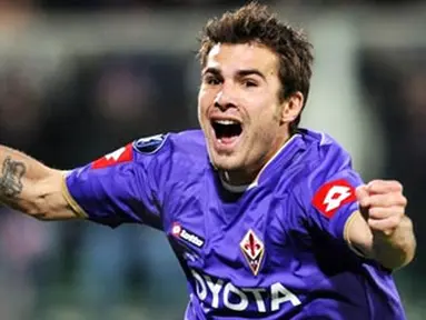 Fiorentina&#039;s forward Adrian Mutu celebrates after scoring a goal against PSV Eindhoven during UEFA Cup quarter-final first-leg football match at Florence&#039;s Artemio Franchi Stadium on April 03, 2008. AFP PHOTO / ALBERTO PIZZOLI 