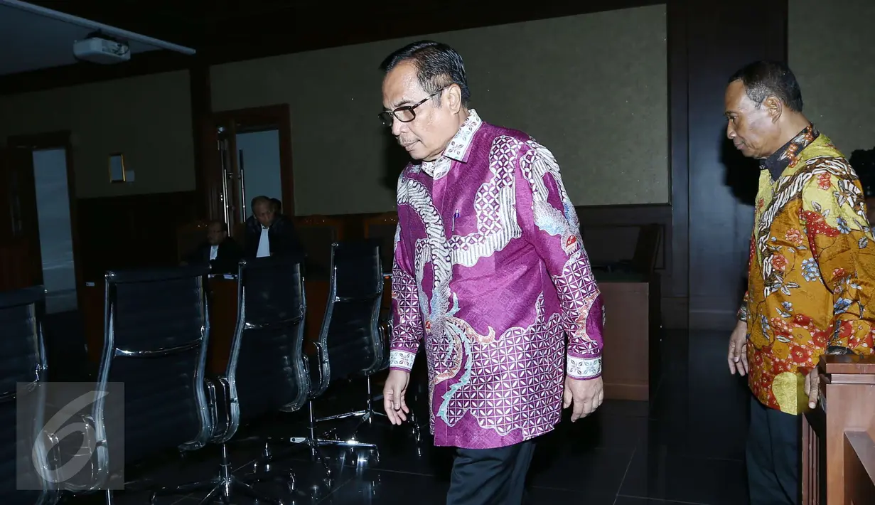 Dua terdakwa mantan pejabat Kemendagri Irman dan Sugiharto menjalani sidang lanjutan perkara korupsi e-KTP di Pengadilan Tipikor, Jakarta, Kamis (23/3). Proyek e-KTP ini diduga dikorupsi hingga merugikan negara Rp2,3 triliun. (Liputan6.com/Helmi Afandi)