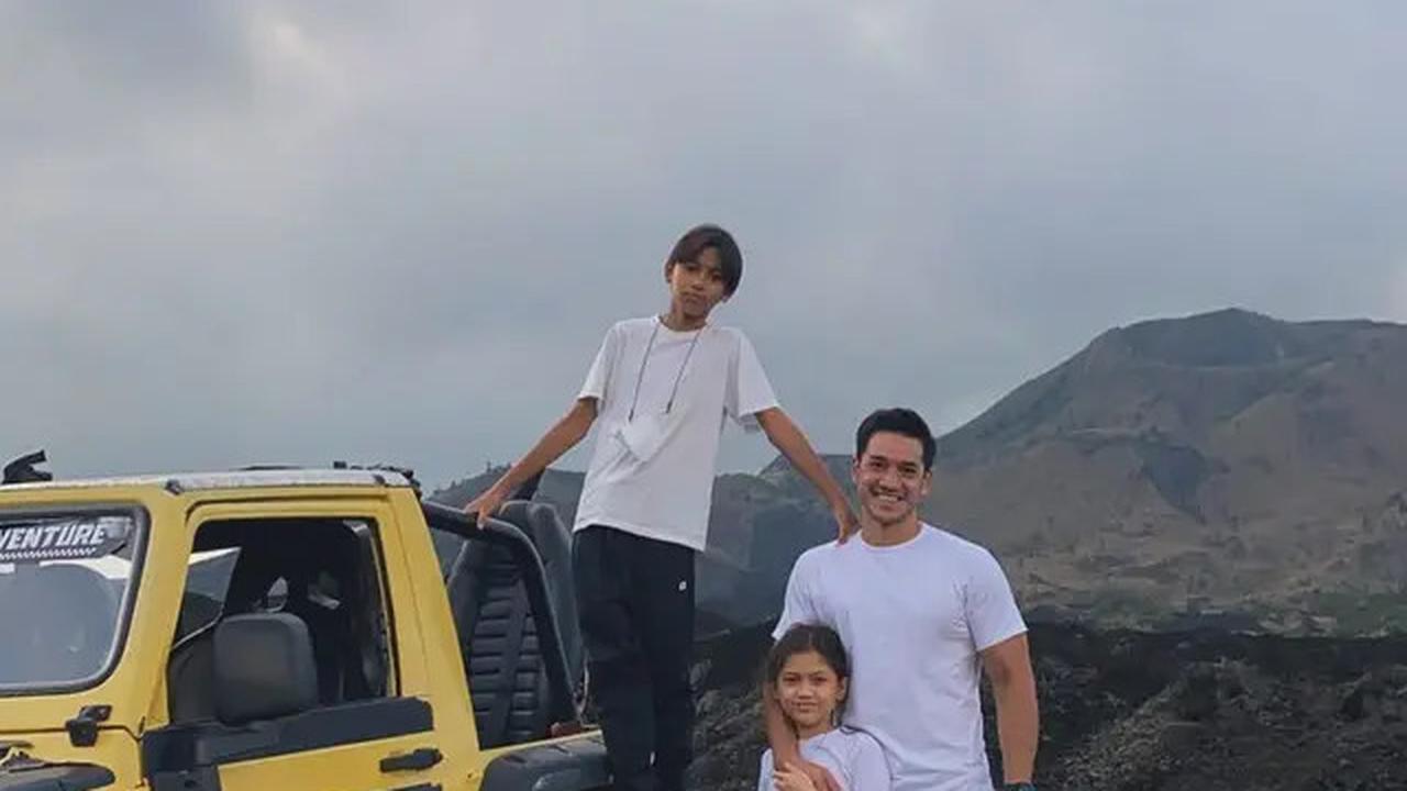 6 Transformasi Kebersamaan Andrew White dan Dua Anaknya, Sosok Ayah Idaman