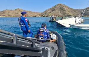 Kapal Pinisi Bawa Turis Asing Tenggelam di Labuan Bajo