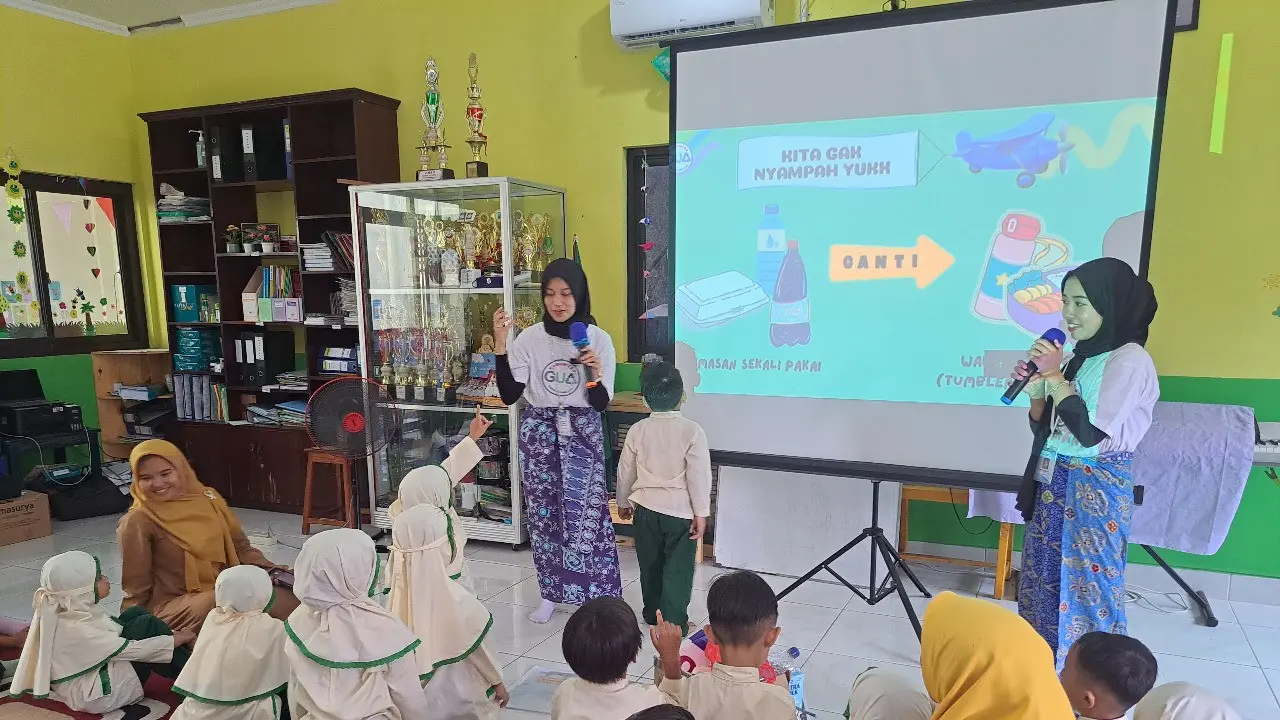 Intip Keseruan Komunitas GUA Edukasi Praktik Guna Ulang di TK Aisyiyah 83 Bambu Apus
