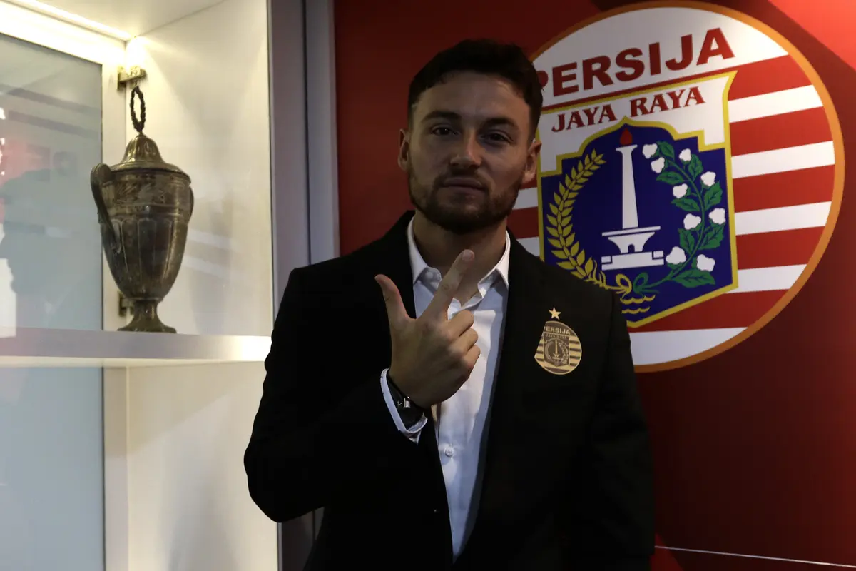 Persija Resmi Kenalkan Marc Klok
