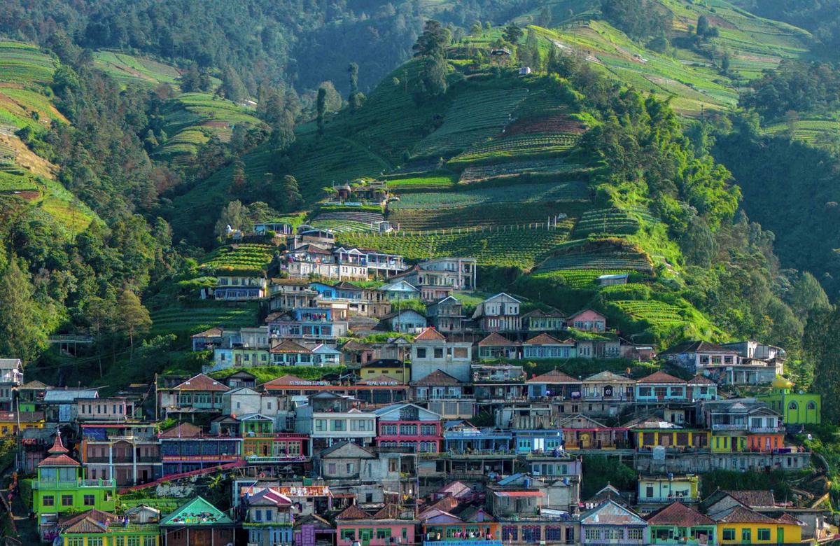 FOTO: Pesona Negeri Warna Warni