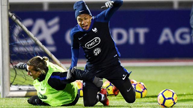 Deschamps Pastikan Mbappe dan Griezmann Tetap Kompak