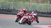 Persaingan kelas Supersport 600cc pada seri ketiga Kejuaraan Nasional (Kejurnas) Balap Motor Sportbike Pertamina Mandalika Racing Series 2024, 13-14 Juli 2024 di Pertamina Mandalika International Circuit, Lombok NTB. (Mandalika Racing Series 2024)