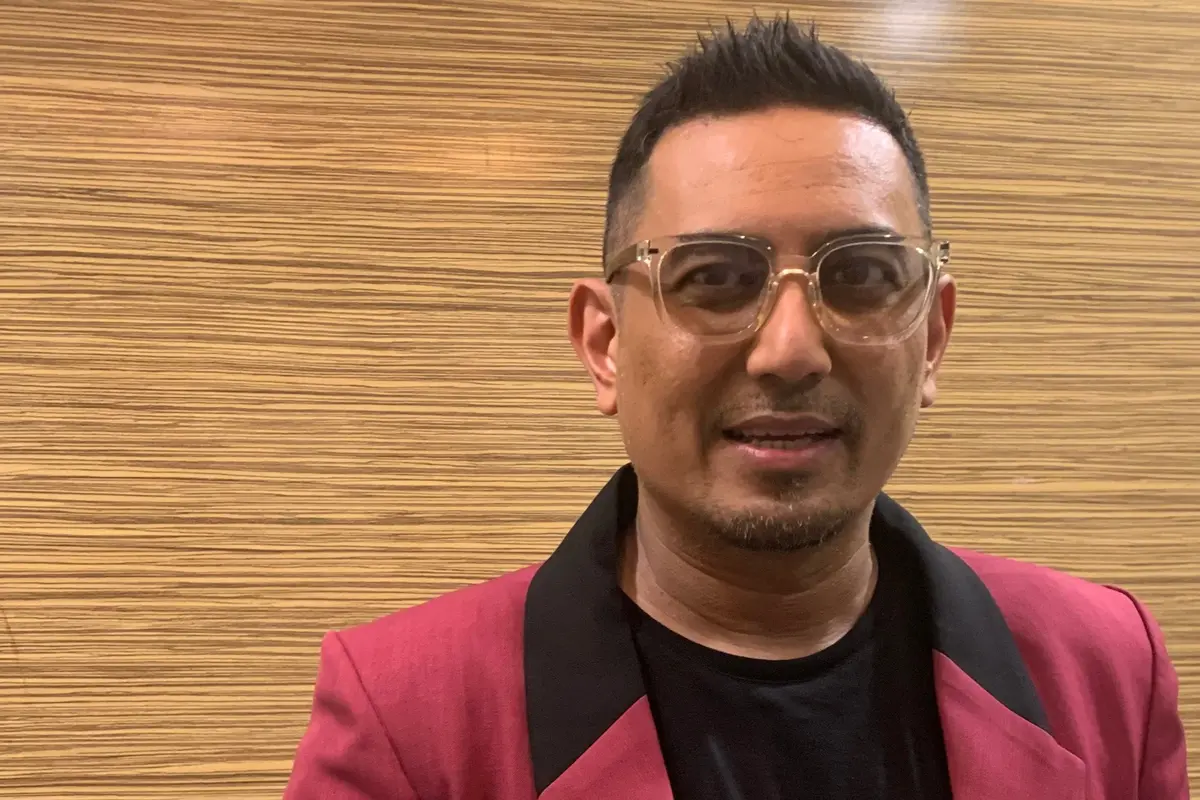 Rio Febrian Manggung di Jakarta Pakai Cincin Berlian Hitam, Pancarkan ...