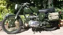 BSA B40 menjadi generasi penerus BSA M20. Motor ini biasa digunakan untuk menyampaikan berita radio serta distribusi barang atau logistik dengan tambahan tas dan rak bagasi. (Source: british-classic-motorcycles.co.uk)