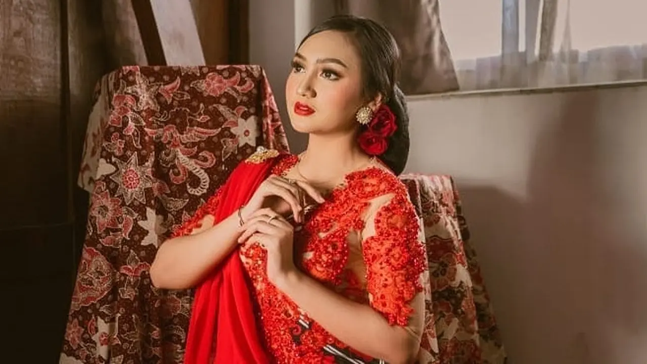 Potret Jihan Audy dalam Balutan Kebaya Merah, Curi Perhatian