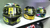Helm Valentino Rossi bernama AGV Pista GP dan Corsa di IMOS 2016.