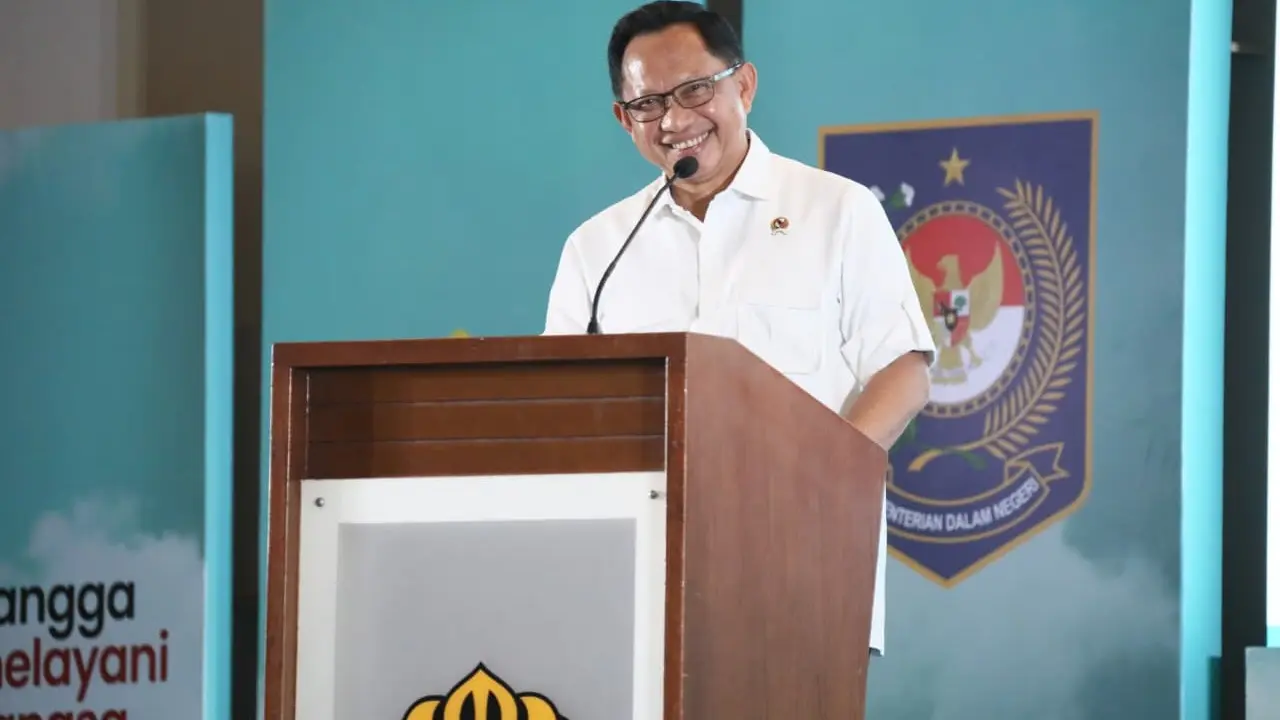 Menteri Dalam Negeri (Mendagri) Muhammad Tito Karnavian saat membuka Program Kepala Desa Masuk Kampus Angkatan II di Balai Purnomo Universitas Indonesia (UI), Kota Depok, Jawa Barat, Selasa (14/7/2026). (Dok. Istimewa)