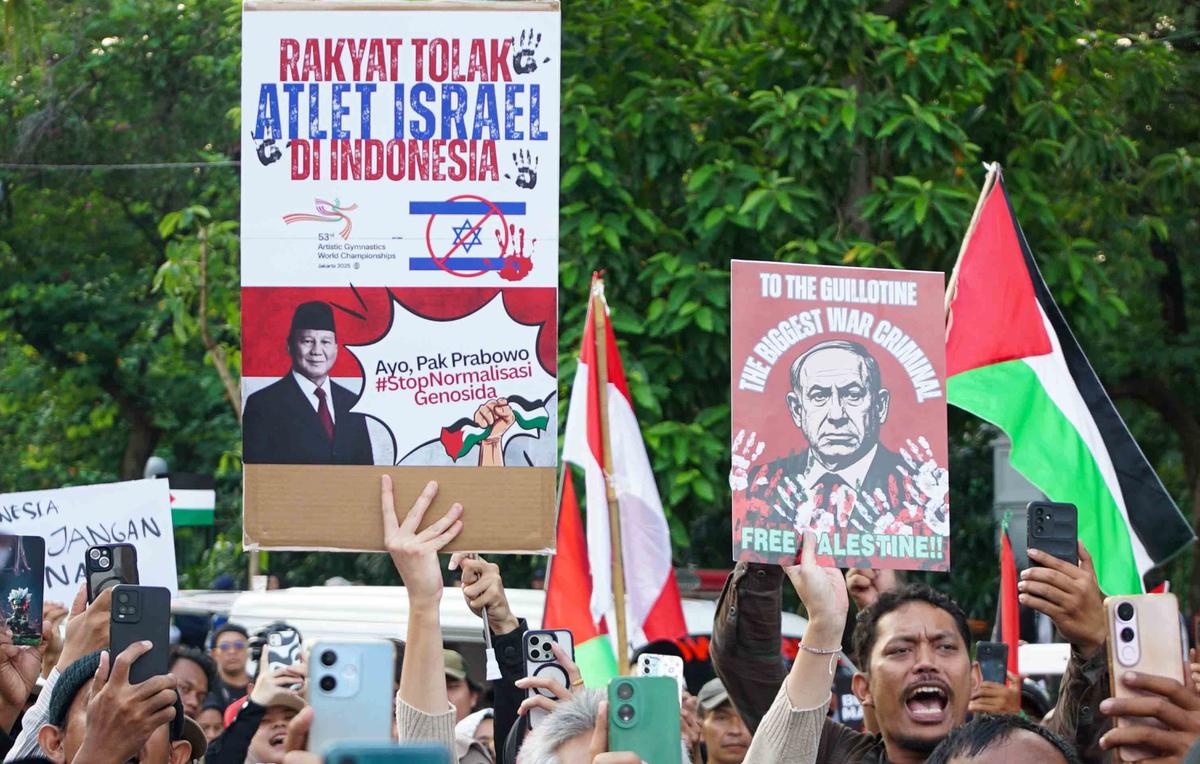 FOTO: Dua Tahun Genosida di Gaza, Massa Kepung Kedubes AS Serukan Akhiri Blokade Palestina