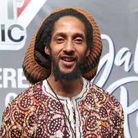 Putra Bob Marley, Julian Marley memberi keterangan saat jumpa pers Jakarta Peace Concert 2017, Jakarta, Rabu (15/11). Putra dari musisi reggae legendaris Bob Marley, Julian Marley akan tampil di Jakarta Peace Concert 2017. (Liputan6.com/Herman Zakharia)