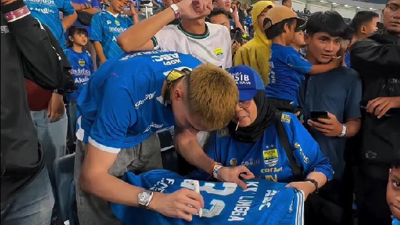 Aisar Khaled Nonton Persib Bandung, Malah Jadi Bintang di Tribun