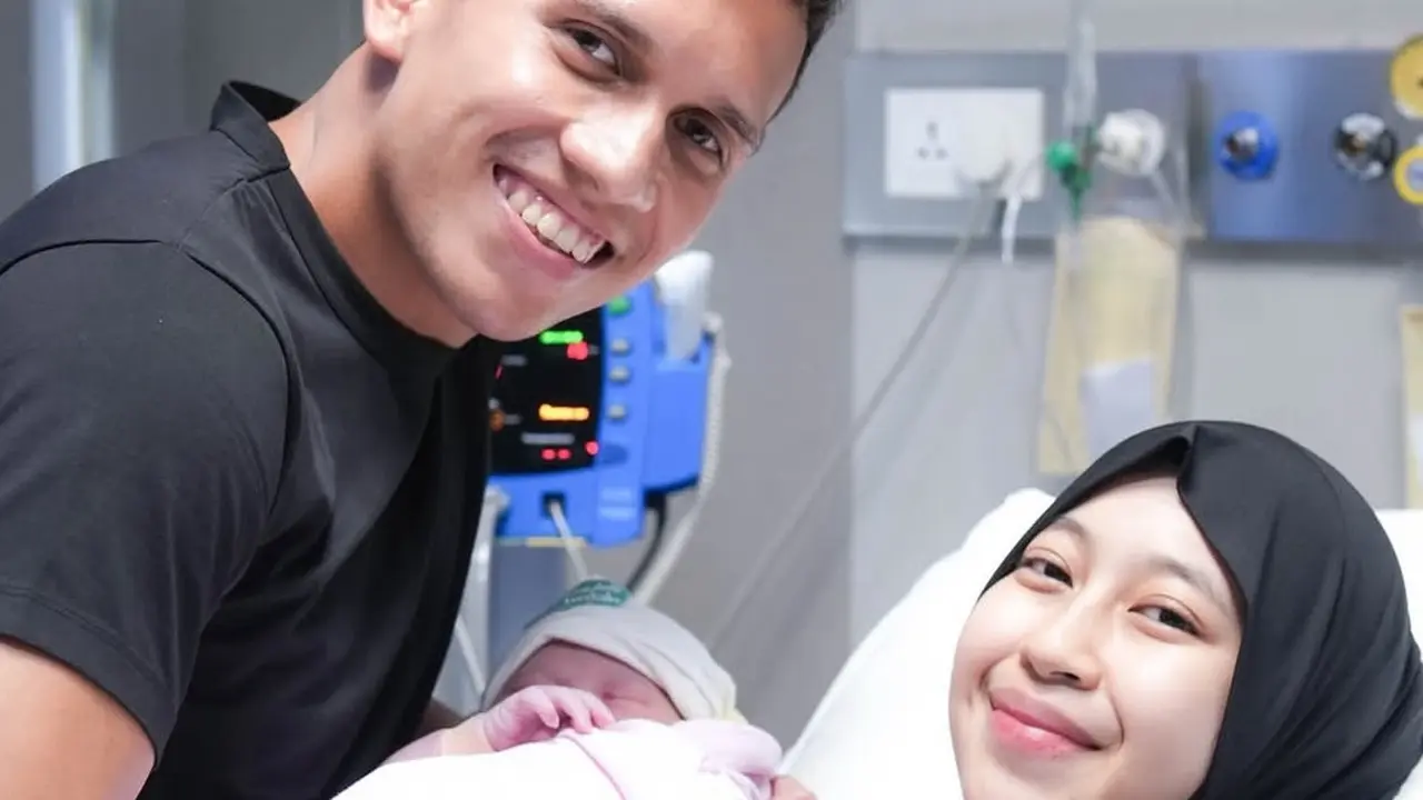 Adiba Khanza Sebelum dan Setelah Melahirkan Didampingi Suami
