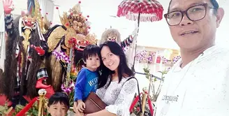 Rumah tangga Andhika Kangen band dengan Chairunnisa alias Caca telah resmi diputusakan oleh Pengadilan Agama Lampung pada 9 Januari 2018. Beberapa bulan pasangan ini menjalani proses cerai. (Instagram/chacaa22)