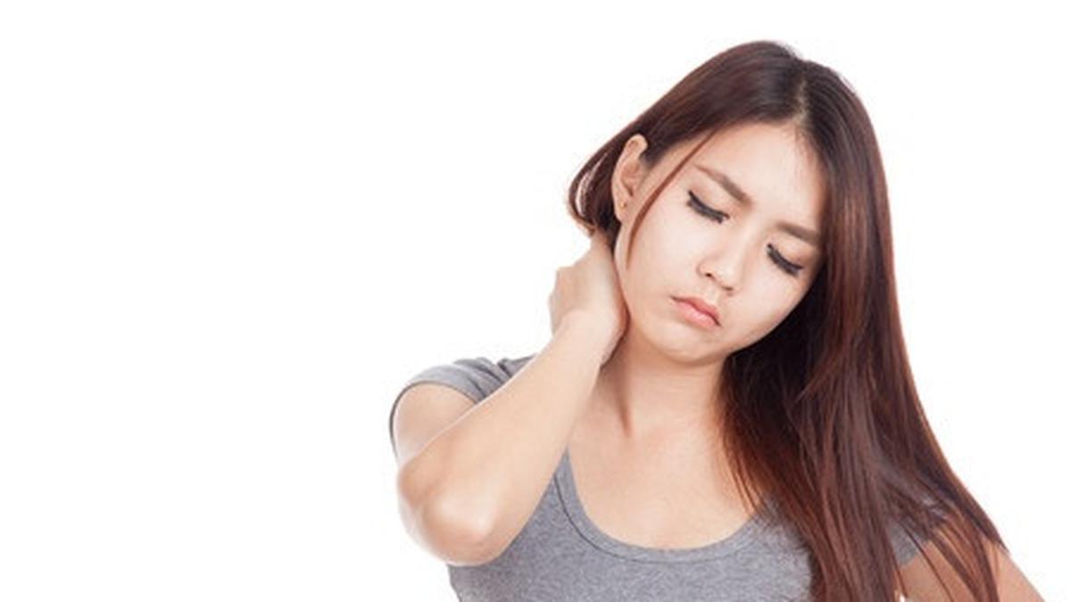 Tips Mengatasi Nyeri Leher akibat Posisi Duduk yang Salah - Blogicakicak