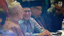 Ketum PKB Muhaimin Iskandar berbincang dengan Wapres ke-6 Try Sutrisno  pada acara Deklarasi Said Aqil Siroj (SAS) Institute di Jakarta, Rabu,(1/8). SAS Institute sebuah organisasi simbol perjuangan gagasan Islam Nusantara. (Liputan6.com/Johan Tallo)
