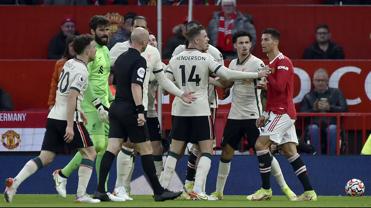 Foto: Memalukan, Ini Dia Ekspresi Pemain Manchester United Usai Dibantai Liverpool di Old Trafford