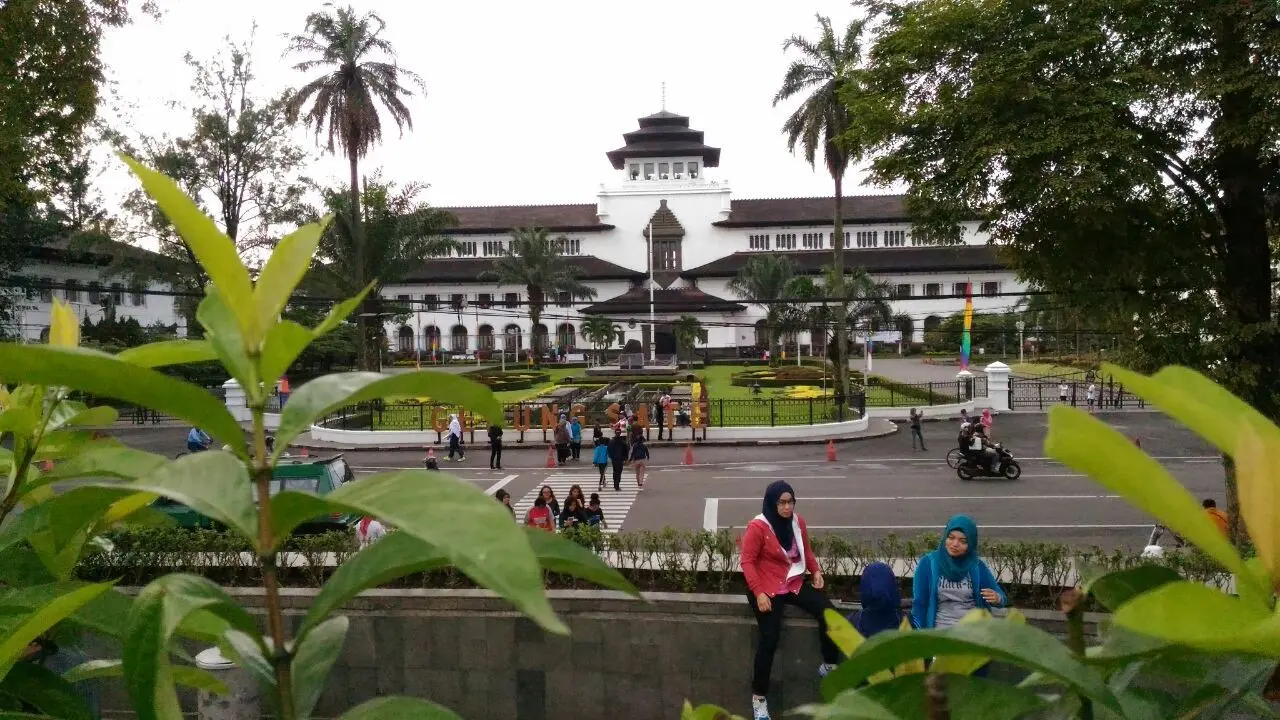 Sambut Pagi di Gedung Peninggalan Belanda Terindah di Indonesia