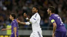 Pemain Kiev, Jeremain Lens merayakan gol pembukanya ke gawang Fiorentina pada menit ke-36