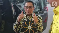 Gubernur Jawa Barat Ridwan Kamil tiba di DPP Golkar, Jakarta,Rabu (18/1/2023). Ridwan Kamil tiba pukul 17.00 WIB. (Liputan6.com/Angga Yuniar)