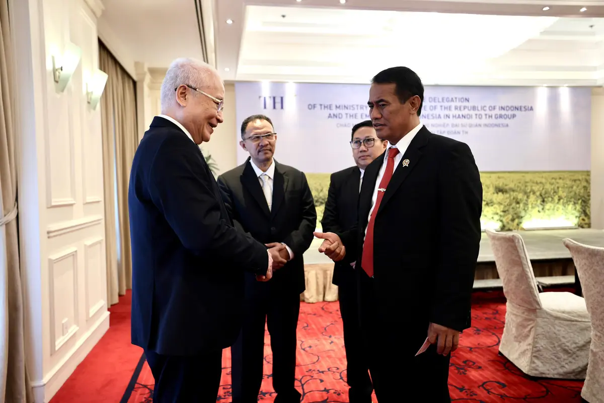 Menteri Pertanian (Mentan) Andi Amran Sulaiman menjajaki kerja sama untuk meningkatkan produktivitas sapi perah dan pedaging dengan TH Group di Hanoi, Vietnam, Kamis (25/7) (Istimewa)