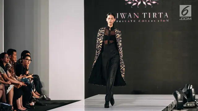 Tirta - Mel Ahyar Suguhkan Batik Detail Rumit di Fashion Nation 2018