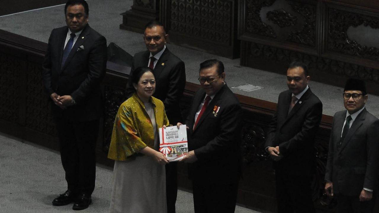 Puan merinci beberapa pencapaian dewan pada masa kerja tahun 2022 hingga 2023, termasuk dalam fungsi legislasi di mana DPR telah sukses menyelesaikan 23 Rancangan Undang Undang yang telah disahkan menjadi undang-undang.