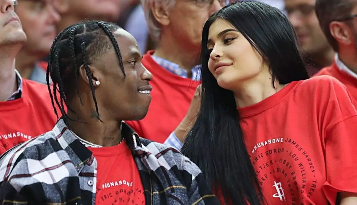 Senada dengan yang dilakukan Kylie Jenner, Travis Scott pun mengunggah foto anaknya itu dalam akun Instagram pribadinya. (metro.co.uk)
