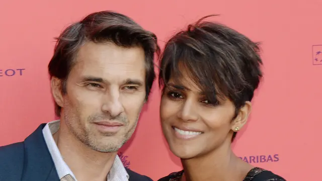 Halle Berry dan Olivier Martinez pada 2013.  (PIERRE ANDRIEU / AFP)